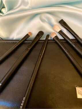 Bundle Morphe 6 Brushes & Cosmetic Case Set
